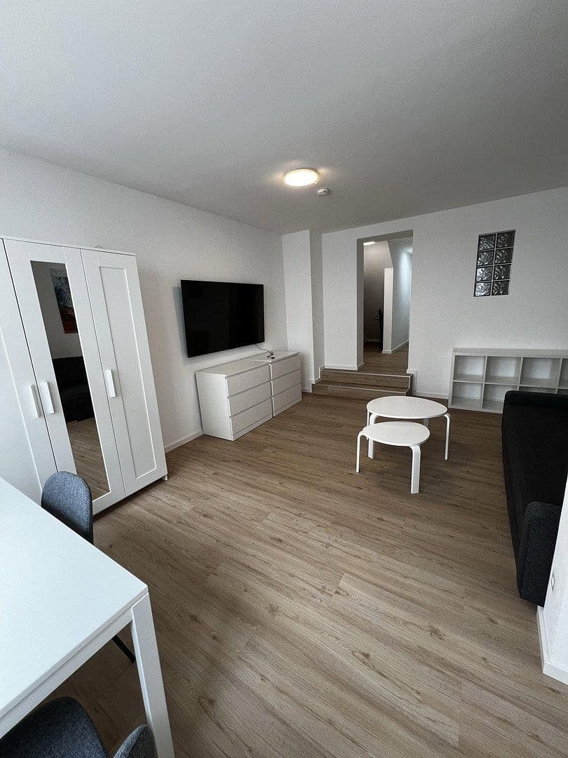 Pronájem bytu 1+1 31 m², Karl-Pfaff-Str. 34, Stuttgart (BW), Bádensko-Württembersko Pronájem bytu 1+1 31 m², Karl-Pfaff-Str. 34, Stuttgart (BW), Bádensko-Württembersko