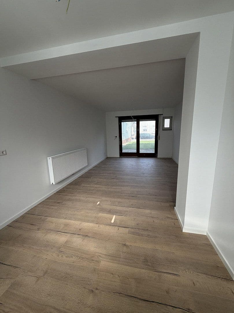 Prodej domu 146 m², pozemek 300 m², Bissmarkstr 23, Rülzheim, Porýní-Falc Prodej domu 146 m², pozemek 300 m², Bissmarkstr 23, Rülzheim, Porýní-Falc