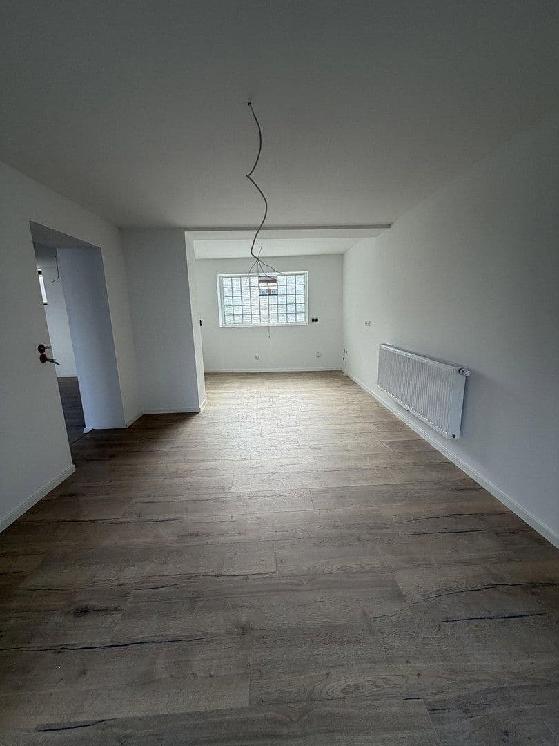 Prodej domu 146 m², pozemek 300 m², Bissmarkstr 23, Rülzheim, Porýní-Falc Prodej domu 146 m², pozemek 300 m², Bissmarkstr 23, Rülzheim, Porýní-Falc