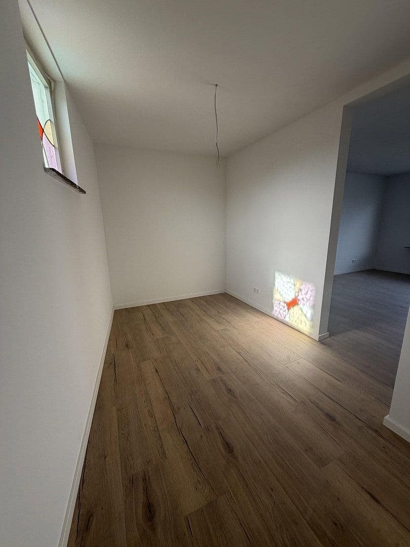 Prodej domu 146 m², pozemek 300 m², Bissmarkstr 23, Rülzheim, Porýní-Falc Prodej domu 146 m², pozemek 300 m², Bissmarkstr 23, Rülzheim, Porýní-Falc