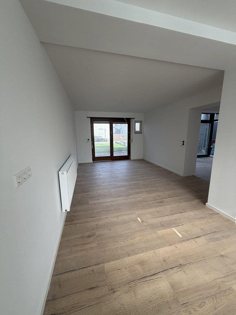 Prodej domu 146 m², pozemek 300 m², Bissmarkstr 23, Rülzheim, Porýní-Falc Prodej domu 146 m², pozemek 300 m², Bissmarkstr 23, Rülzheim, Porýní-Falc