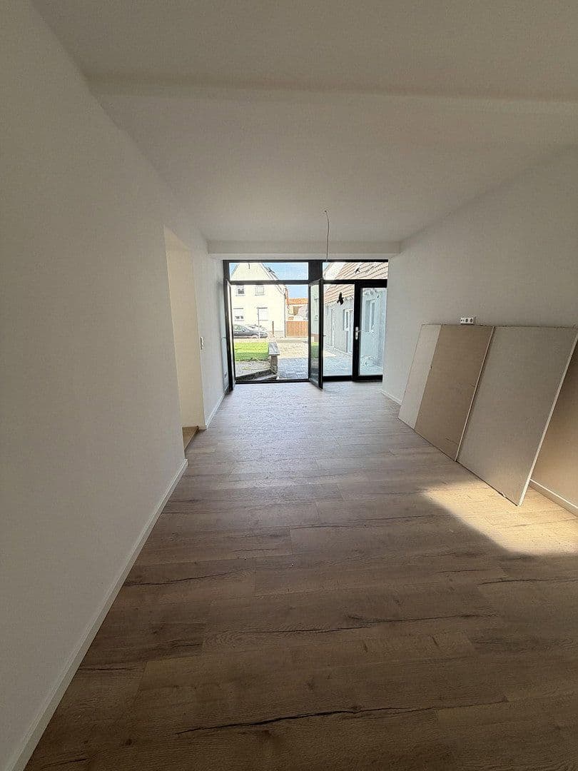 Prodej domu 146 m², pozemek 300 m², Bissmarkstr 23, Rülzheim, Porýní-Falc Prodej domu 146 m², pozemek 300 m², Bissmarkstr 23, Rülzheim, Porýní-Falc
