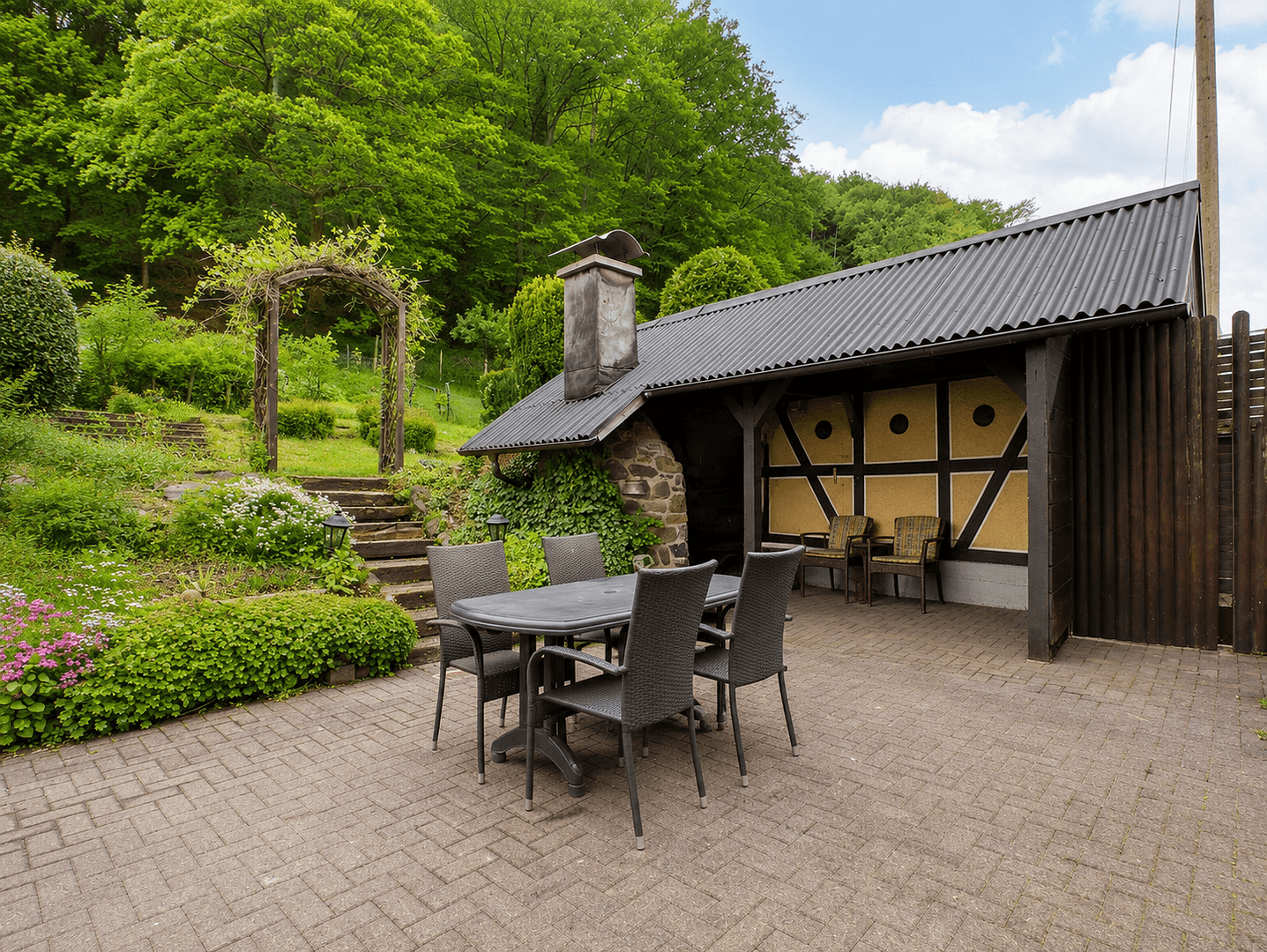 Prodej domu 140 m², pozemek 385 m², Bad Laasphe, Severní Porýní-Vestfálsko Prodej domu 140 m², pozemek 385 m², Bad Laasphe, Severní Porýní-Vestfálsko