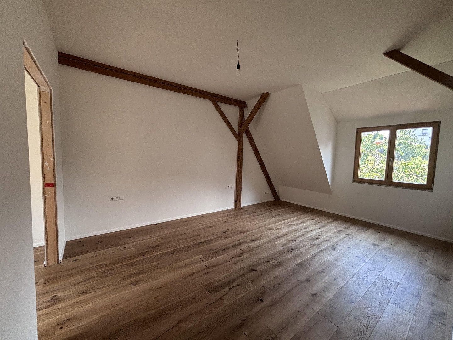 Pronájem bytu 4+kk 147 m², Niefern-Öschelbronn, Bádensko-Württembersko Pronájem bytu 4+kk 147 m², Niefern-Öschelbronn, Bádensko-Württembersko