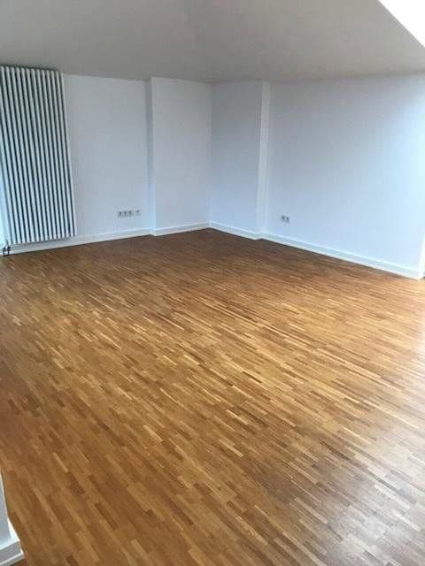 Prodej bytu 4+1 147 m², Berlin, Berlín Prodej bytu 4+1 147 m², Berlin, Berlín