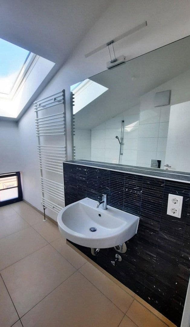 Prodej bytu 4+1 147 m², Berlin, Berlín Prodej bytu 4+1 147 m², Berlin, Berlín