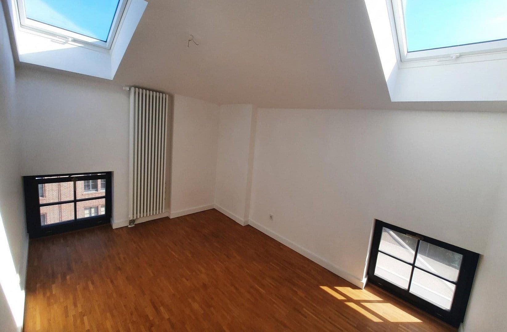 Prodej bytu 4+1 147 m², Berlin, Berlín Prodej bytu 4+1 147 m², Berlin, Berlín