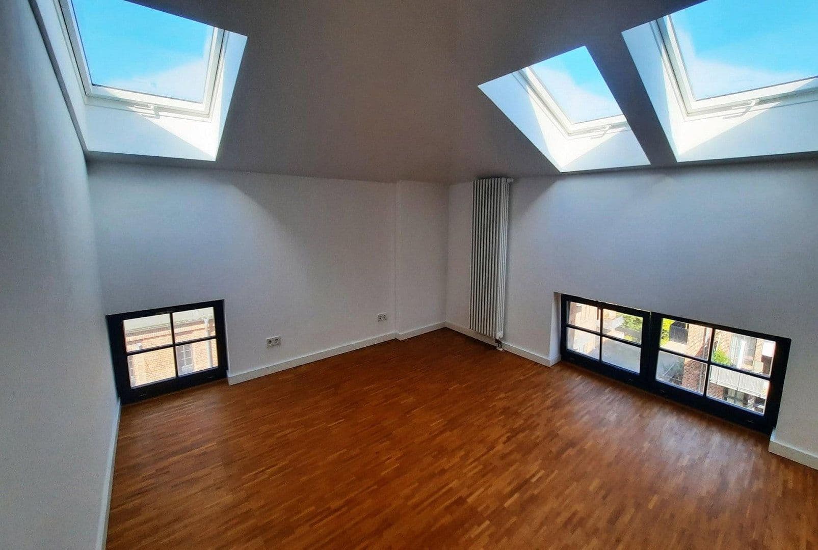 Prodej bytu 4+1 147 m², Berlin, Berlín Prodej bytu 4+1 147 m², Berlin, Berlín