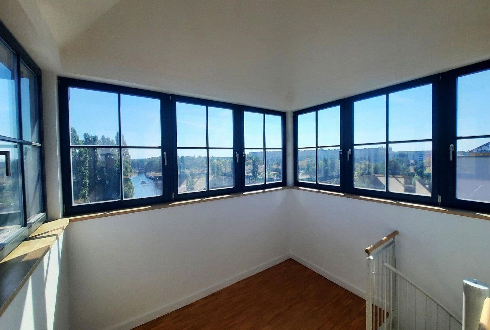 Prodej bytu 4+1 147 m², Berlin, Berlín Prodej bytu 4+1 147 m², Berlin, Berlín