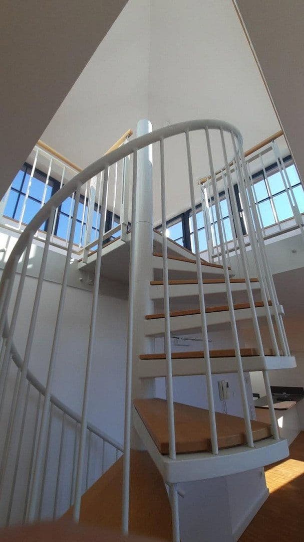 Prodej bytu 4+1 147 m², Berlin, Berlín Prodej bytu 4+1 147 m², Berlin, Berlín