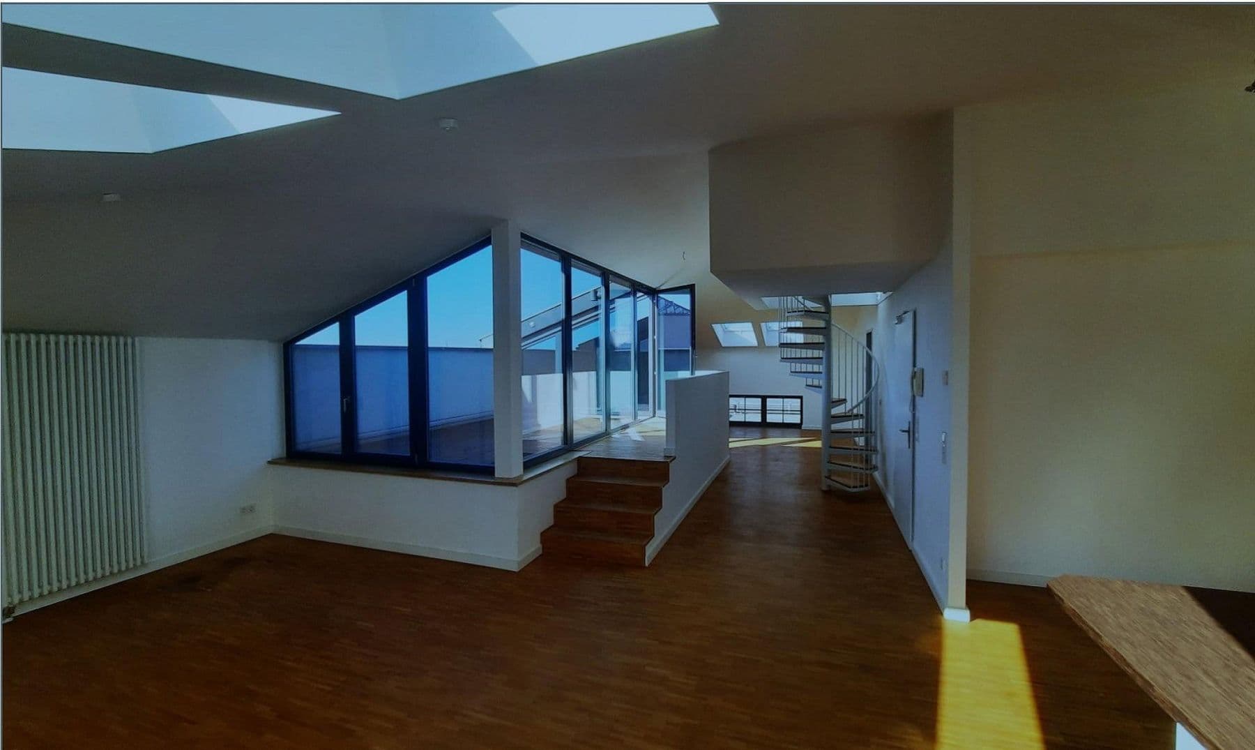 Prodej bytu 4+1 147 m², Berlin, Berlín Prodej bytu 4+1 147 m², Berlin, Berlín