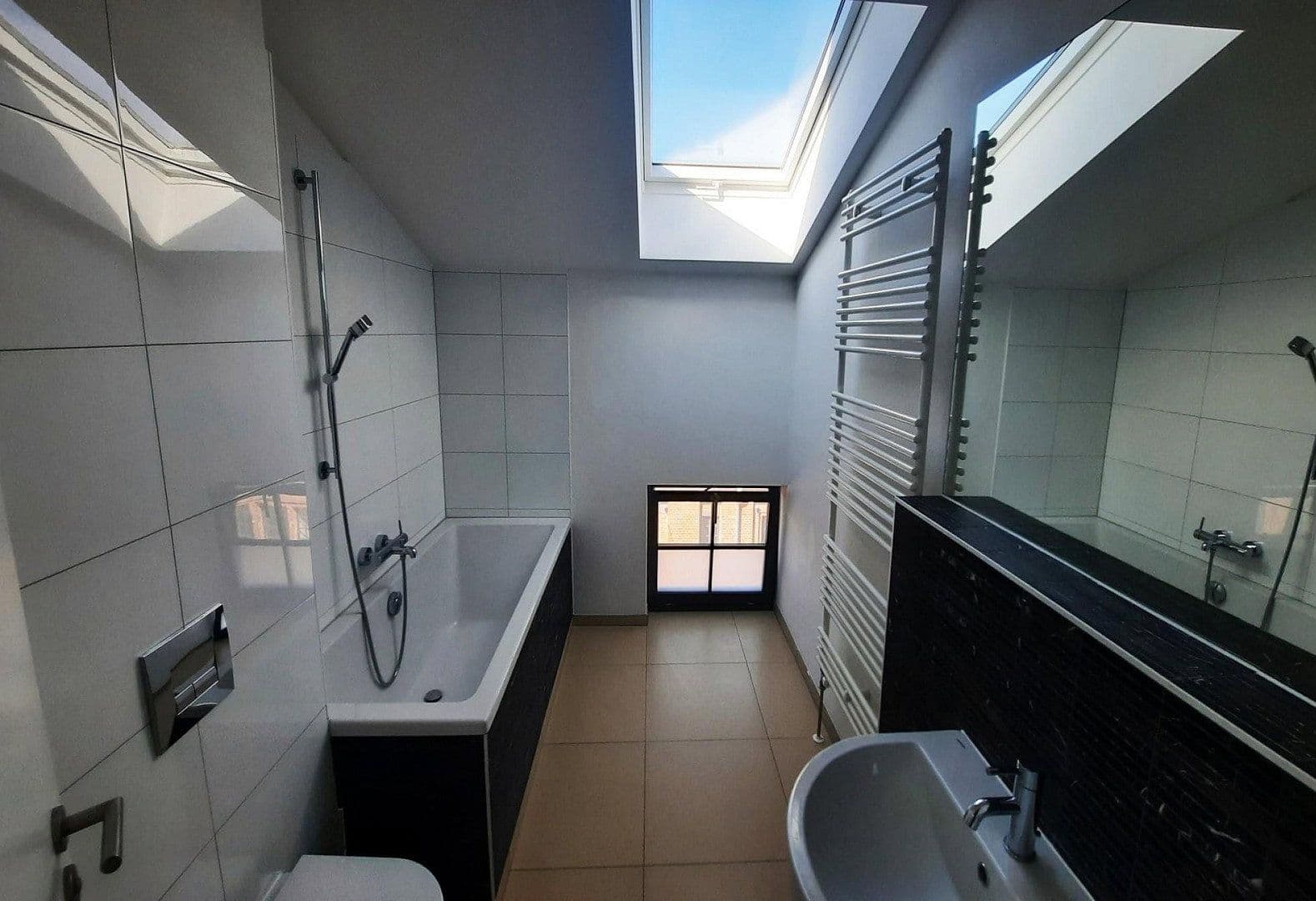 Prodej bytu 4+1 147 m², Berlin, Berlín Prodej bytu 4+1 147 m², Berlin, Berlín