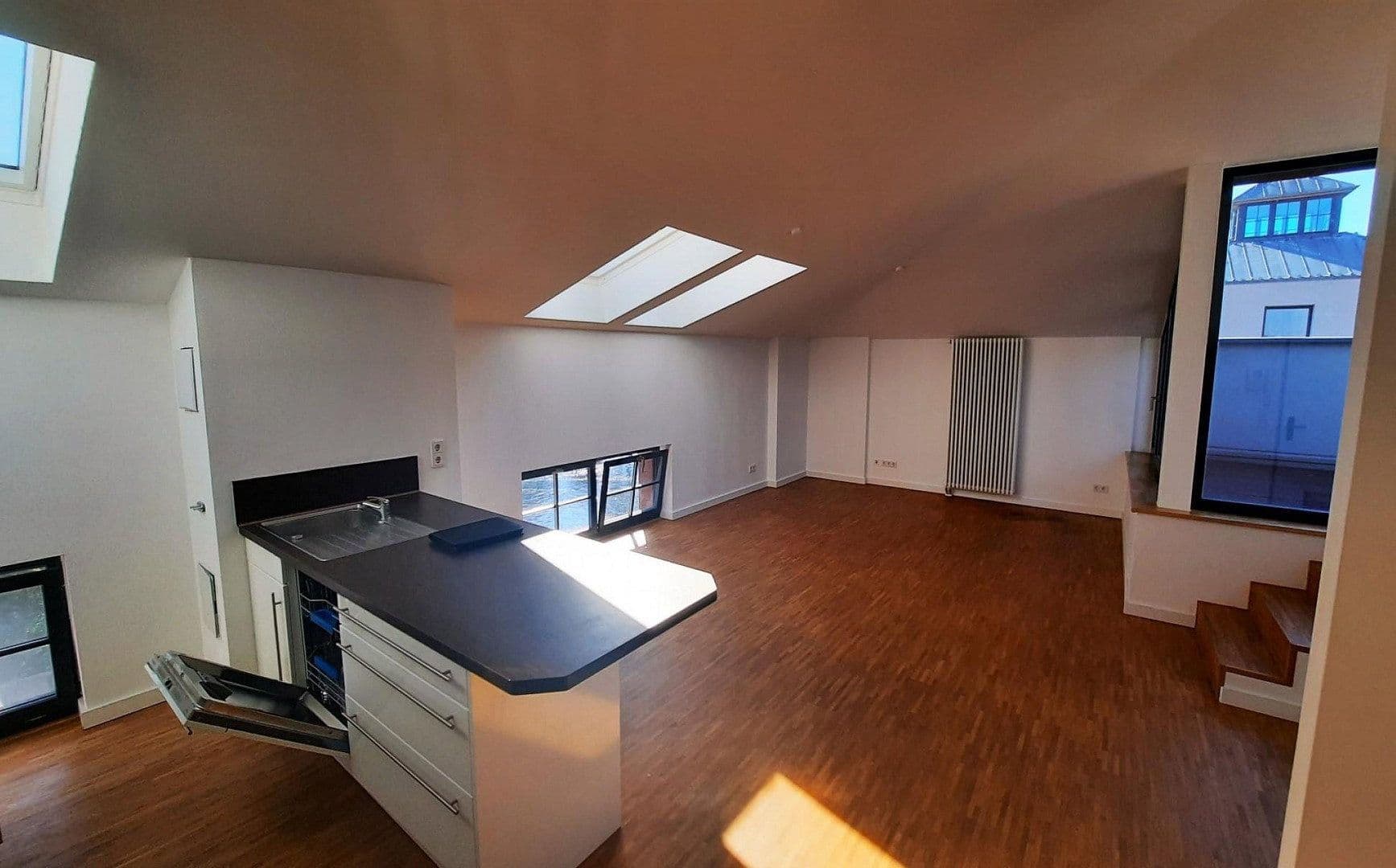 Prodej bytu 4+1 147 m², Berlin, Berlín Prodej bytu 4+1 147 m², Berlin, Berlín
