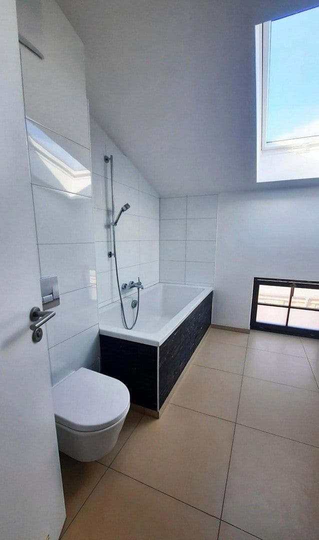 Prodej bytu 4+1 147 m², Berlin, Berlín Prodej bytu 4+1 147 m², Berlin, Berlín