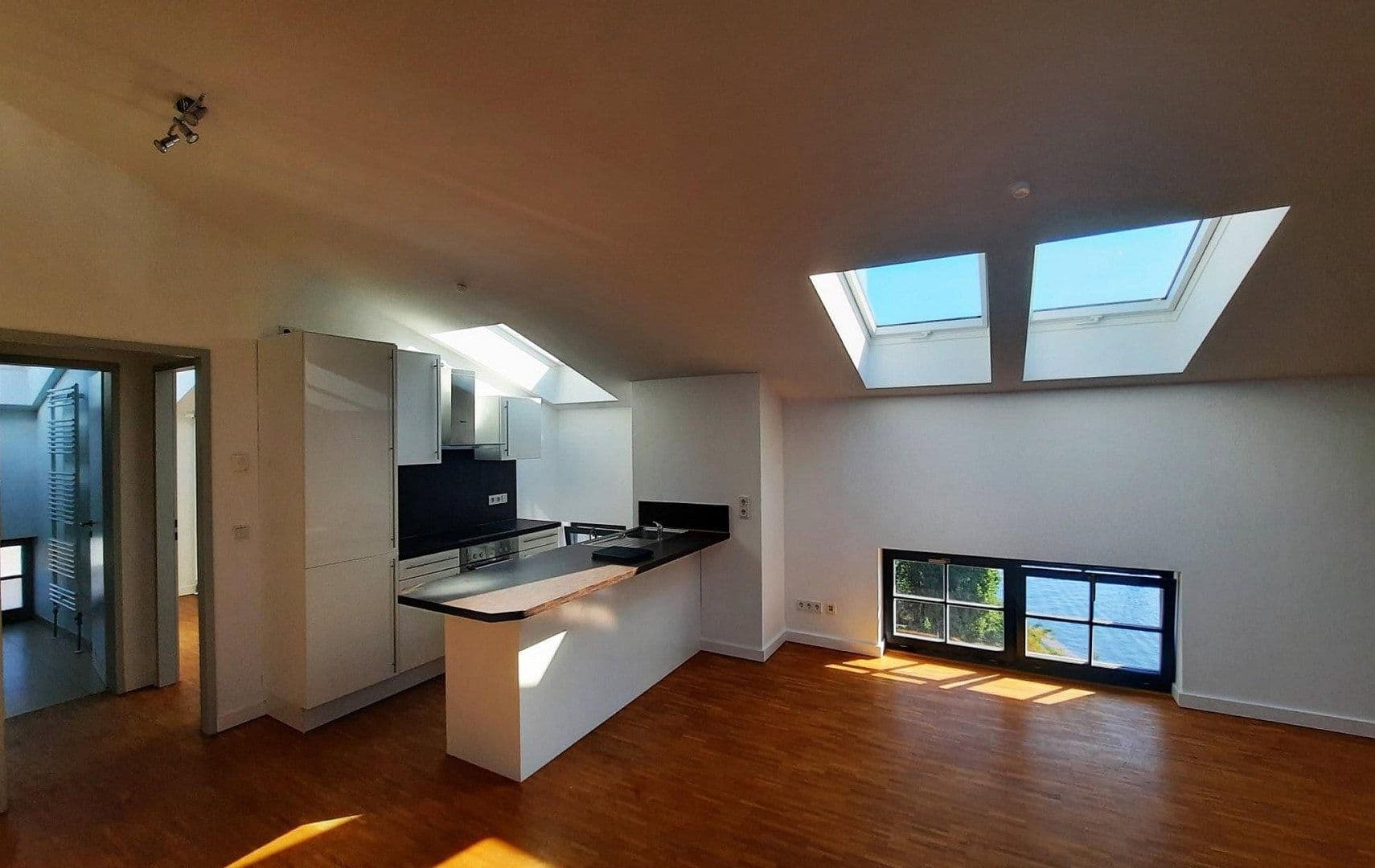Prodej bytu 4+1 147 m², Berlin, Berlín Prodej bytu 4+1 147 m², Berlin, Berlín