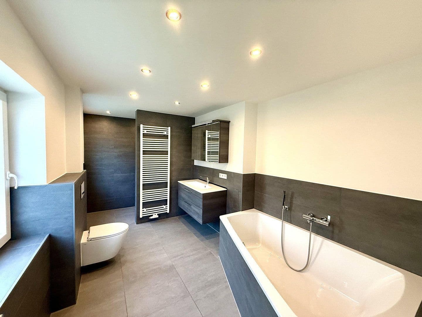 Pronájem domu 160 m², pozemek 1.000 m², Farnweg 3A, Wedemark, Dolní Sasko Pronájem domu 160 m², pozemek 1.000 m², Farnweg 3A, Wedemark, Dolní Sasko
