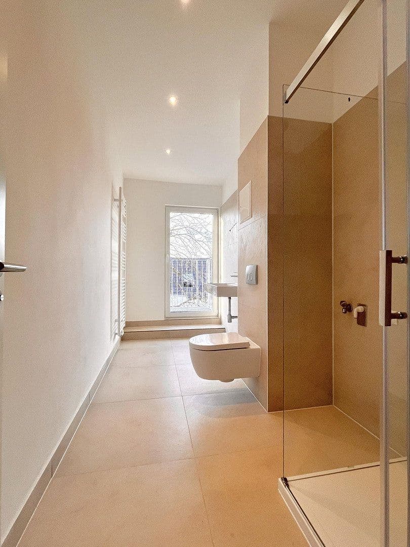 Pronájem bytu 3+1 87 m², Edisonstr. 45, Berlin, Berlín Pronájem bytu 3+1 87 m², Edisonstr. 45, Berlin, Berlín