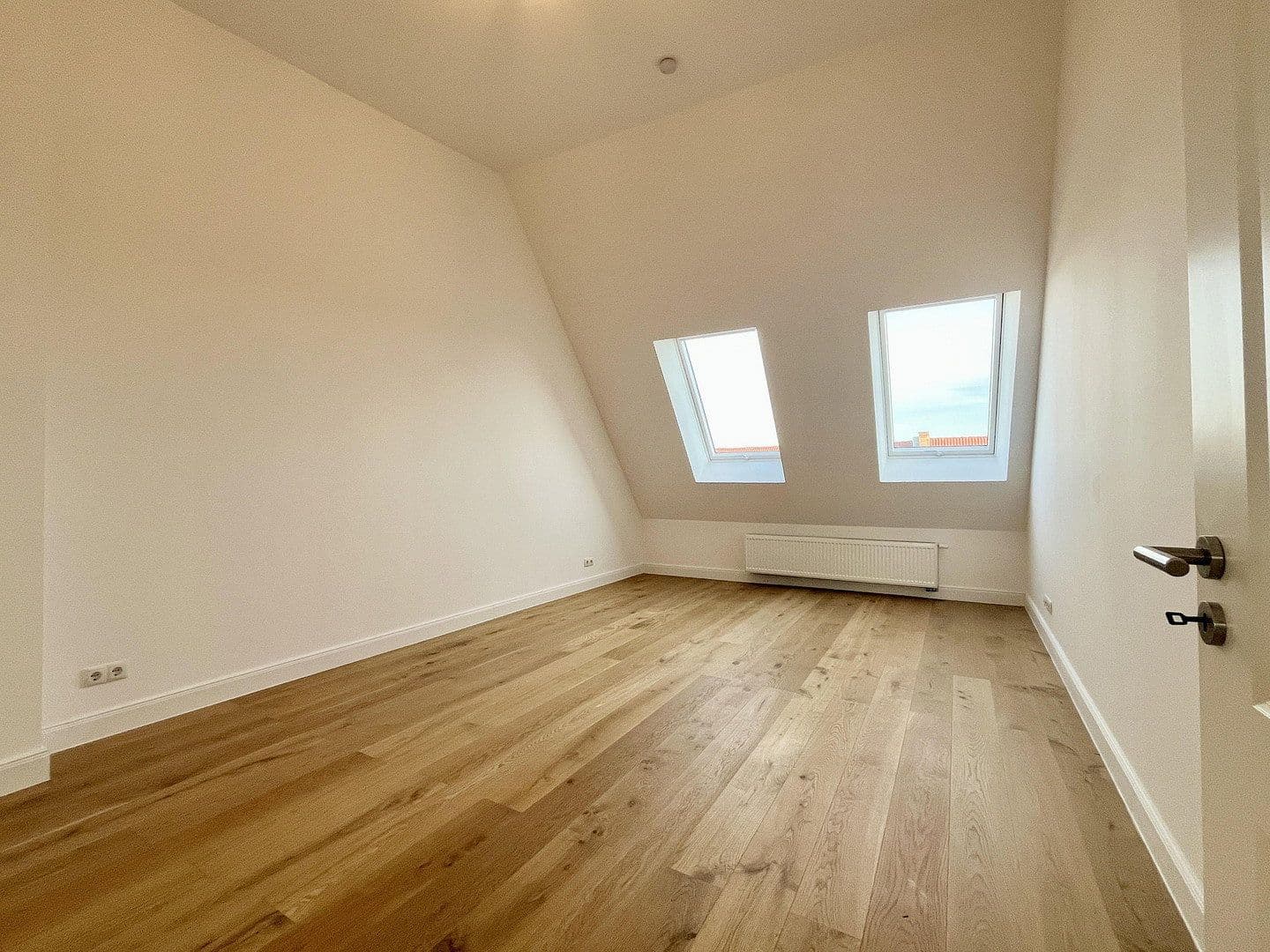 Pronájem bytu 3+1 87 m², Edisonstr. 45, Berlin, Berlín Pronájem bytu 3+1 87 m², Edisonstr. 45, Berlin, Berlín