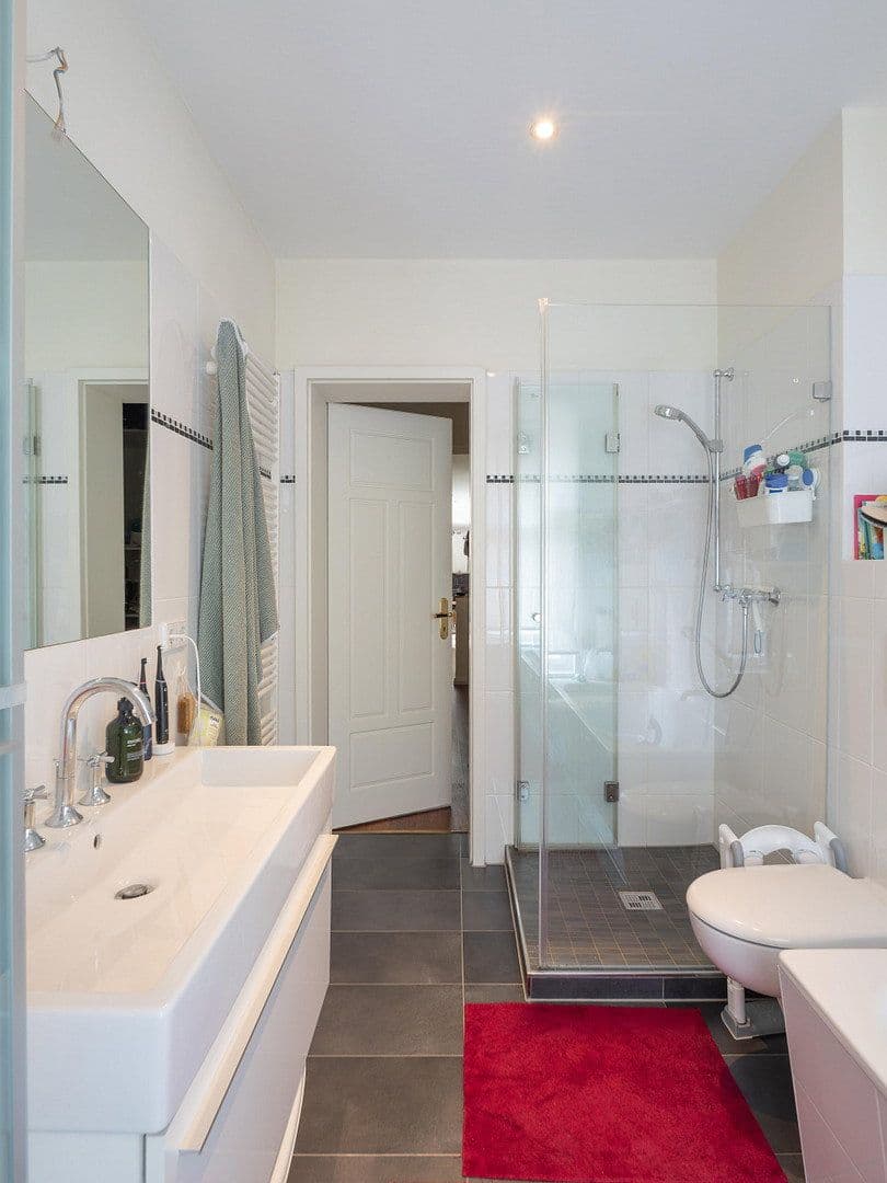 Prodej bytu 4+1 129 m², Berlin, Berlín Prodej bytu 4+1 129 m², Berlin, Berlín
