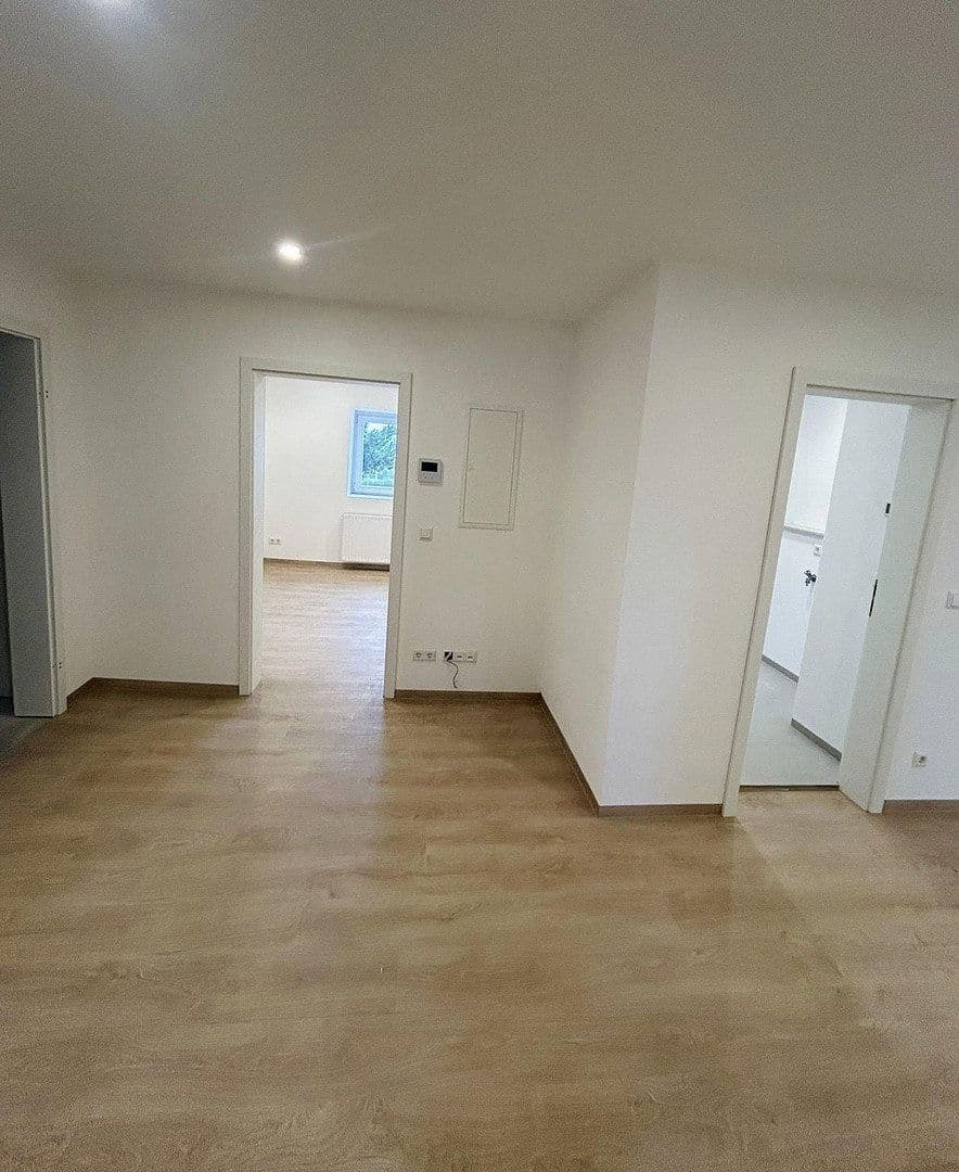 Pronájem bytu 3+1 84 m², Chemnitzer Str. 72, Meerane, Sasko Pronájem bytu 3+1 84 m², Chemnitzer Str. 72, Meerane, Sasko