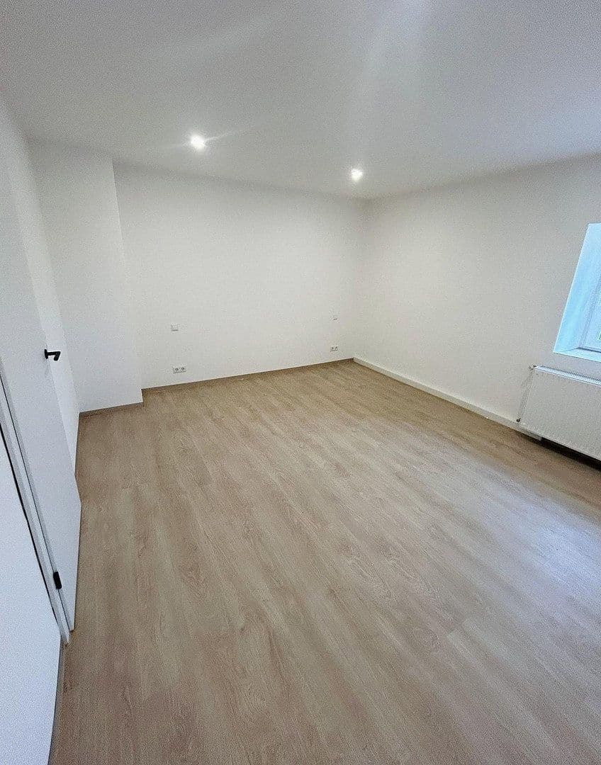 Pronájem bytu 3+1 84 m², Chemnitzer Str. 72, Meerane, Sasko Pronájem bytu 3+1 84 m², Chemnitzer Str. 72, Meerane, Sasko