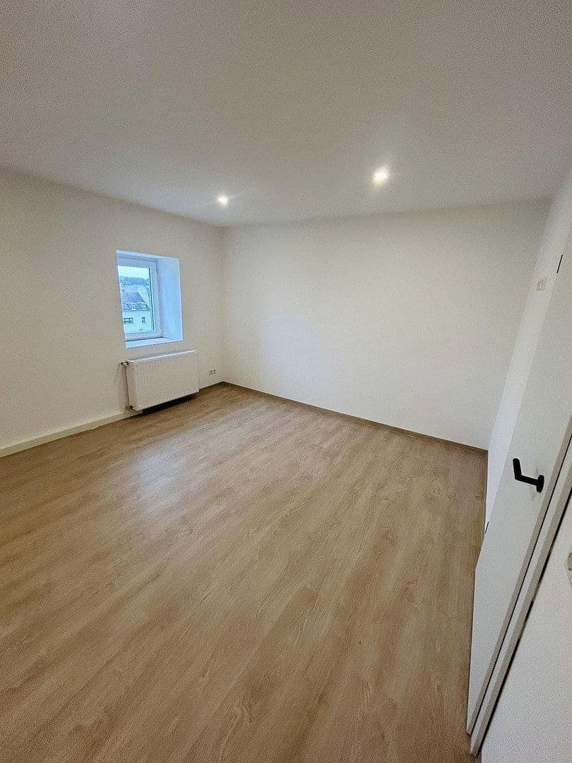 Pronájem bytu 3+1 84 m², Chemnitzer Str. 72, Meerane, Sasko Pronájem bytu 3+1 84 m², Chemnitzer Str. 72, Meerane, Sasko