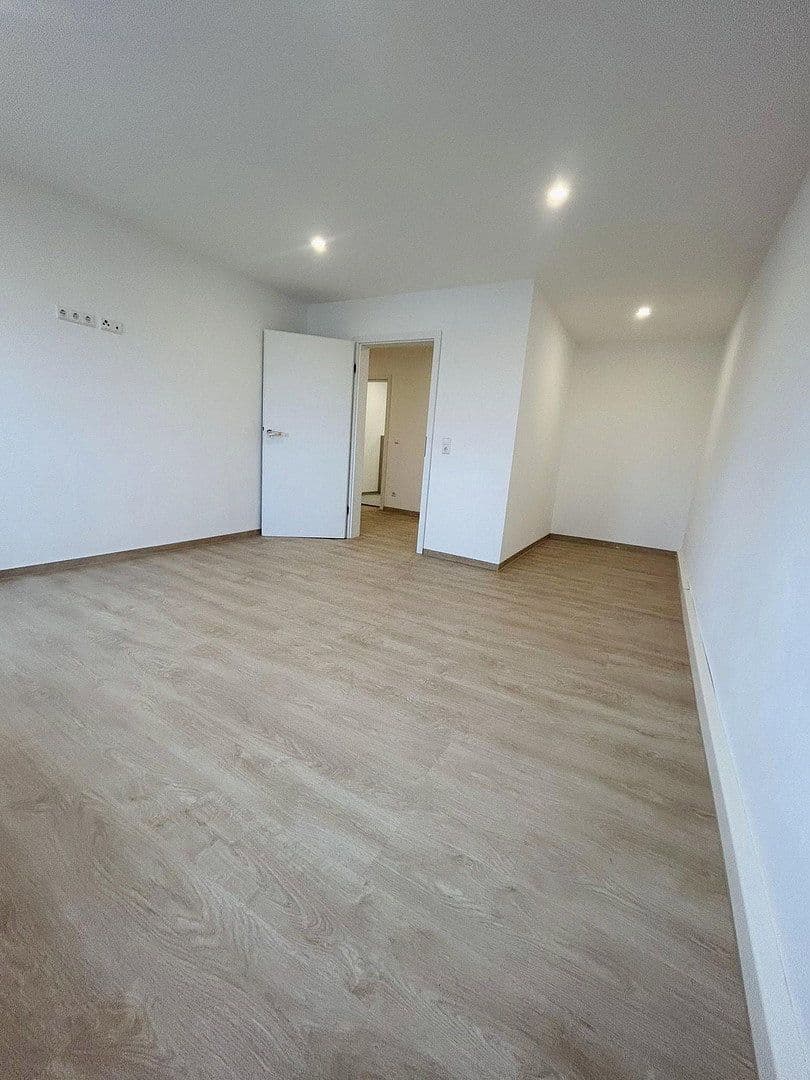 Pronájem bytu 3+1 84 m², Chemnitzer Str. 72, Meerane, Sasko Pronájem bytu 3+1 84 m², Chemnitzer Str. 72, Meerane, Sasko