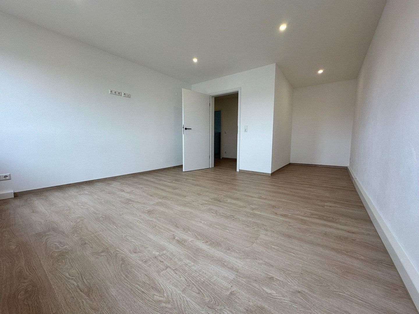 Pronájem bytu 3+1 84 m², Chemnitzer Str. 72, Meerane, Sasko Pronájem bytu 3+1 84 m², Chemnitzer Str. 72, Meerane, Sasko