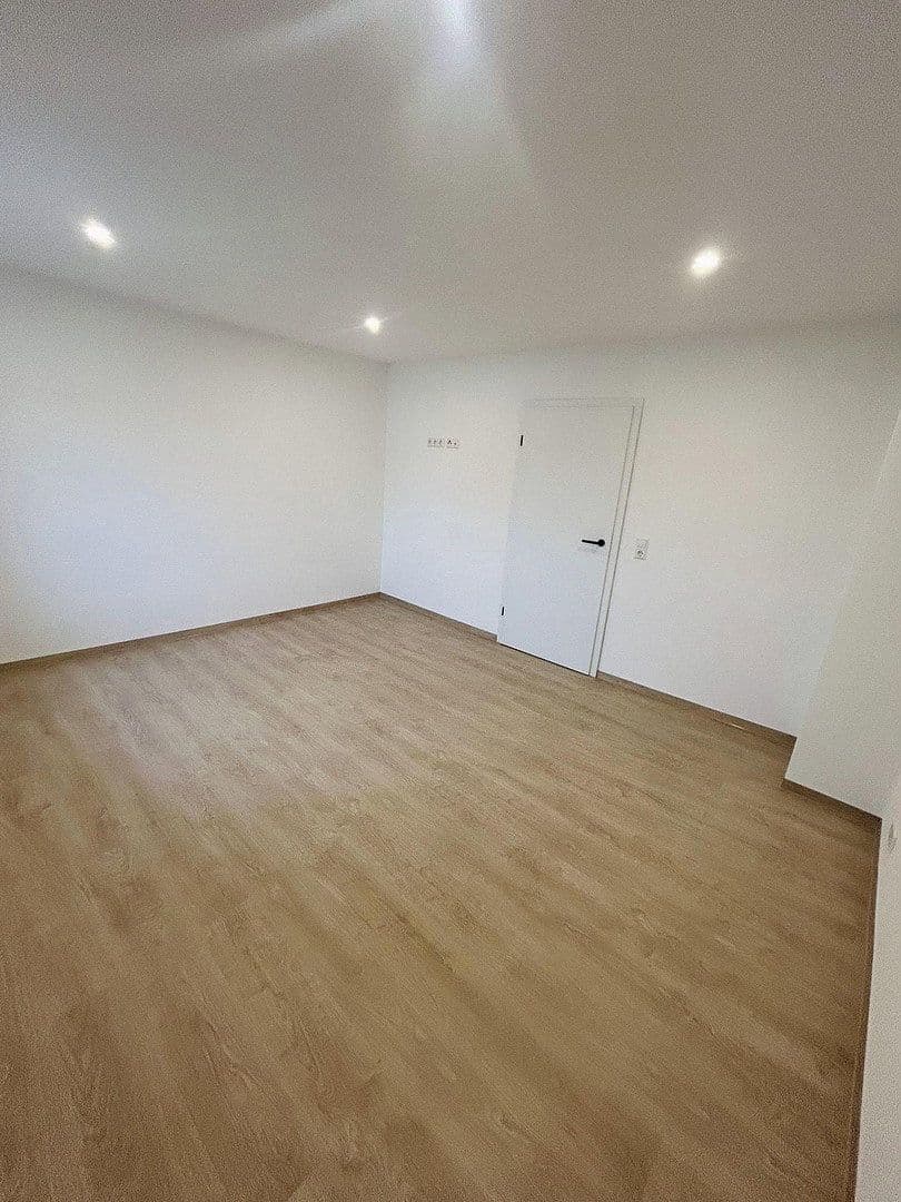 Pronájem bytu 3+1 84 m², Chemnitzer Str. 72, Meerane, Sasko Pronájem bytu 3+1 84 m², Chemnitzer Str. 72, Meerane, Sasko