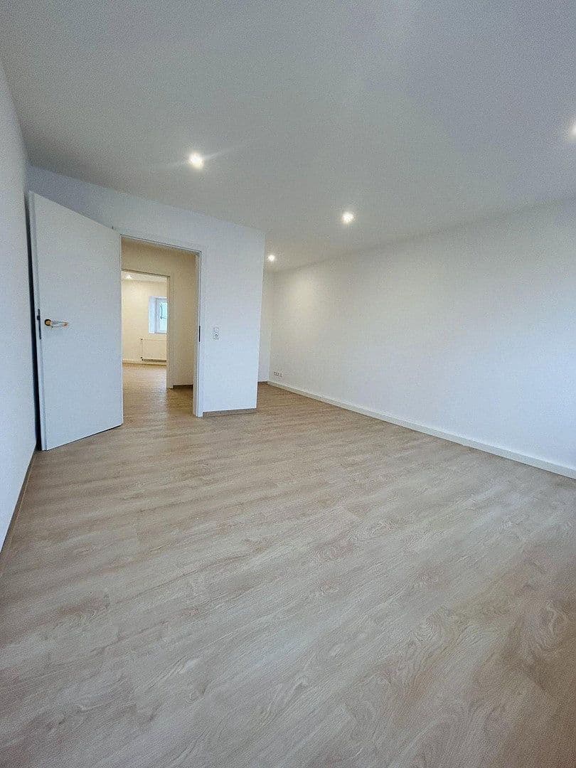 Pronájem bytu 3+1 84 m², Chemnitzer Str. 72, Meerane, Sasko Pronájem bytu 3+1 84 m², Chemnitzer Str. 72, Meerane, Sasko