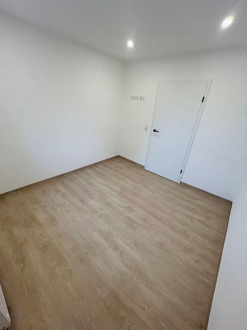 Pronájem bytu 3+1 84 m², Chemnitzer Str. 72, Meerane, Sasko Pronájem bytu 3+1 84 m², Chemnitzer Str. 72, Meerane, Sasko