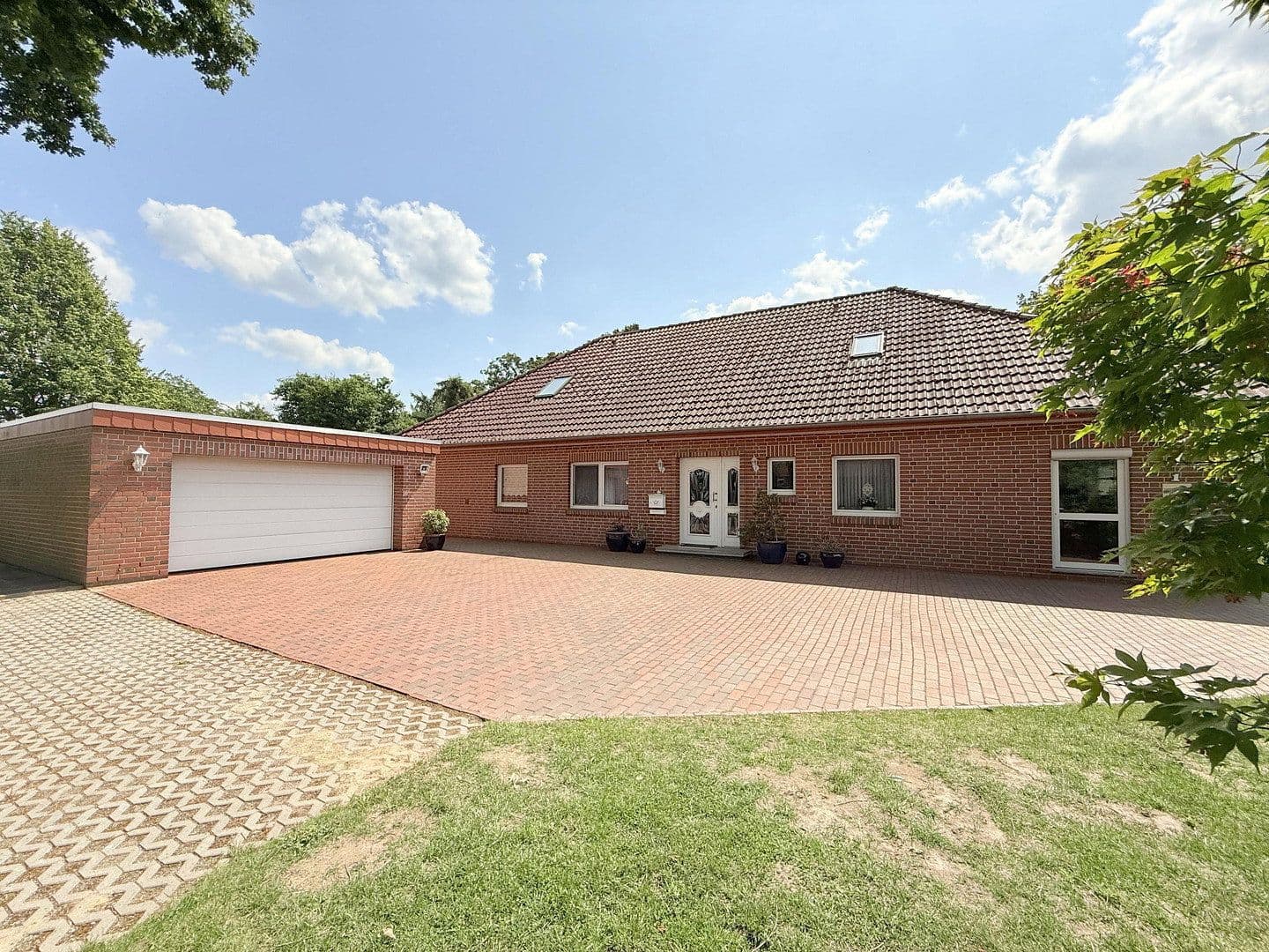 Prodej domu 324 m², pozemek 1.792 m², Syke, Dolní Sasko Prodej domu 324 m², pozemek 1.792 m², Syke, Dolní Sasko