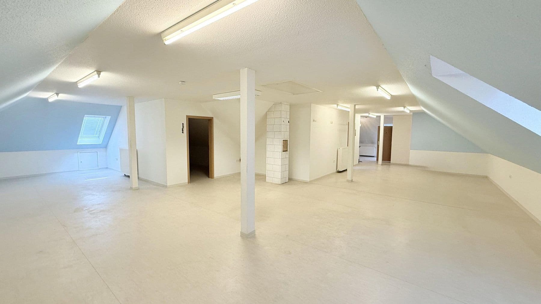 Prodej domu 324 m², pozemek 1.792 m², Syke, Dolní Sasko Prodej domu 324 m², pozemek 1.792 m², Syke, Dolní Sasko