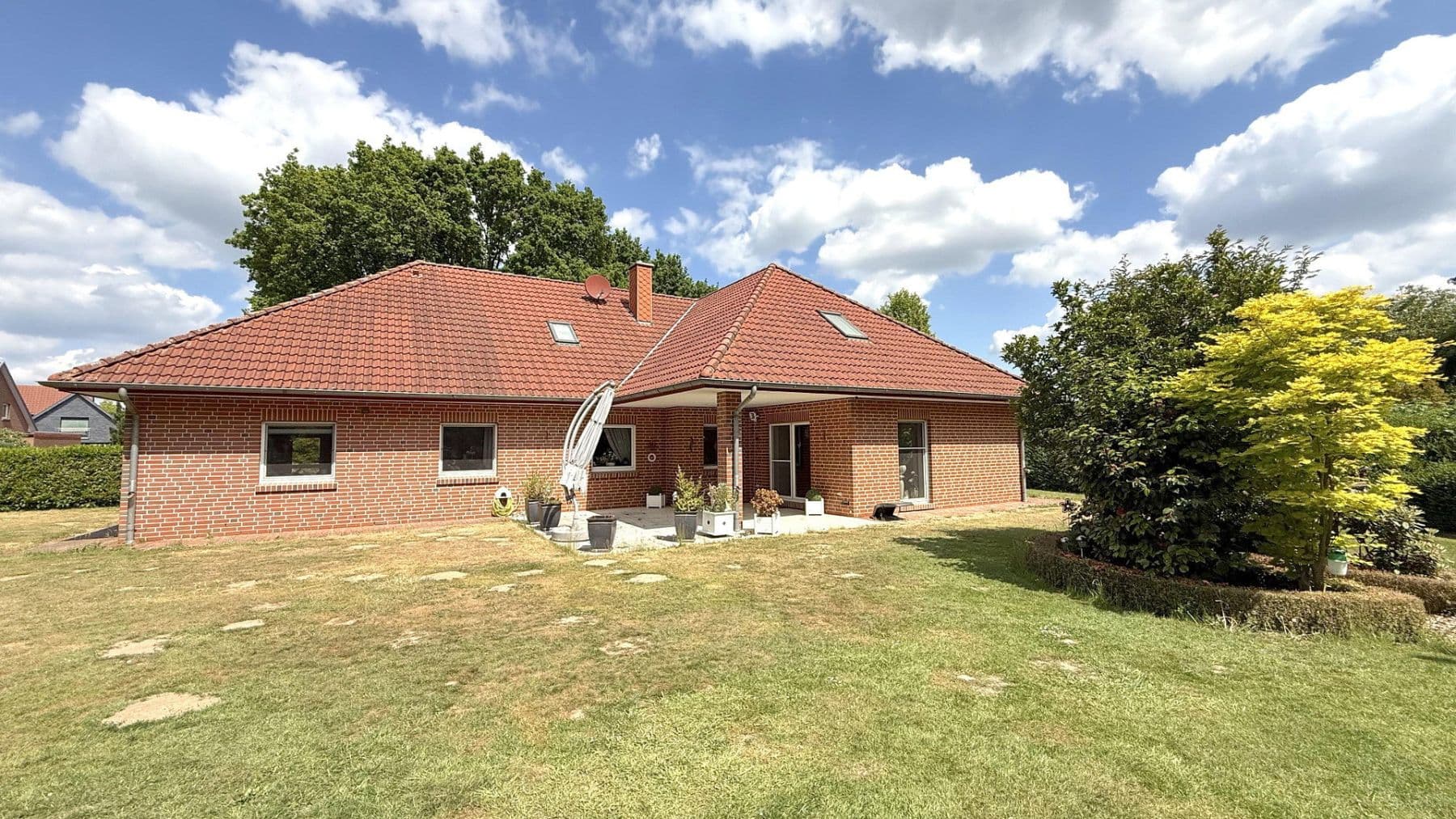 Prodej domu 324 m², pozemek 1.792 m², Syke, Dolní Sasko Prodej domu 324 m², pozemek 1.792 m², Syke, Dolní Sasko
