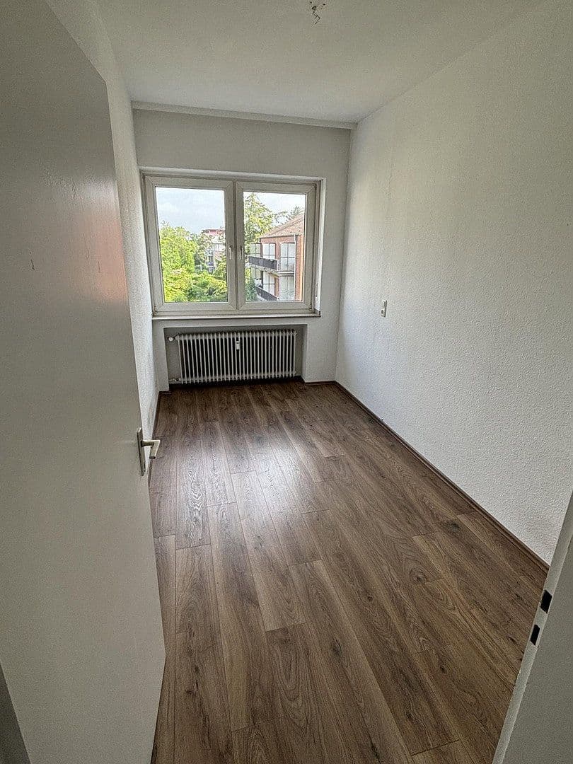 Pronájem bytu 3+1 98 m², Goebenplatz 8, Düren, Severní Porýní-Vestfálsko Pronájem bytu 3+1 98 m², Goebenplatz 8, Düren, Severní Porýní-Vestfálsko