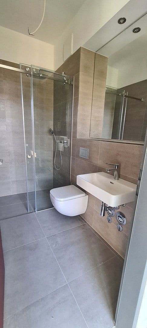 Pronájem bytu 1+1 23 m², Saalestr. 72, Berlin, Berlín Pronájem bytu 1+1 23 m², Saalestr. 72, Berlin, Berlín