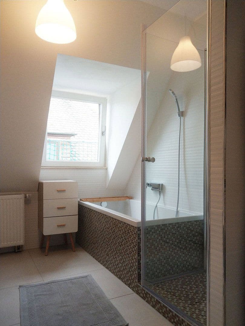 Pronájem bytu 2+1 57 m², Stuttgart, Bádensko-Württembersko Pronájem bytu 2+1 57 m², Stuttgart, Bádensko-Württembersko