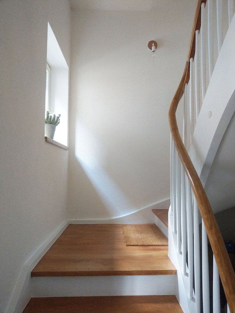 Pronájem bytu 2+1 57 m², Stuttgart, Bádensko-Württembersko Pronájem bytu 2+1 57 m², Stuttgart, Bádensko-Württembersko