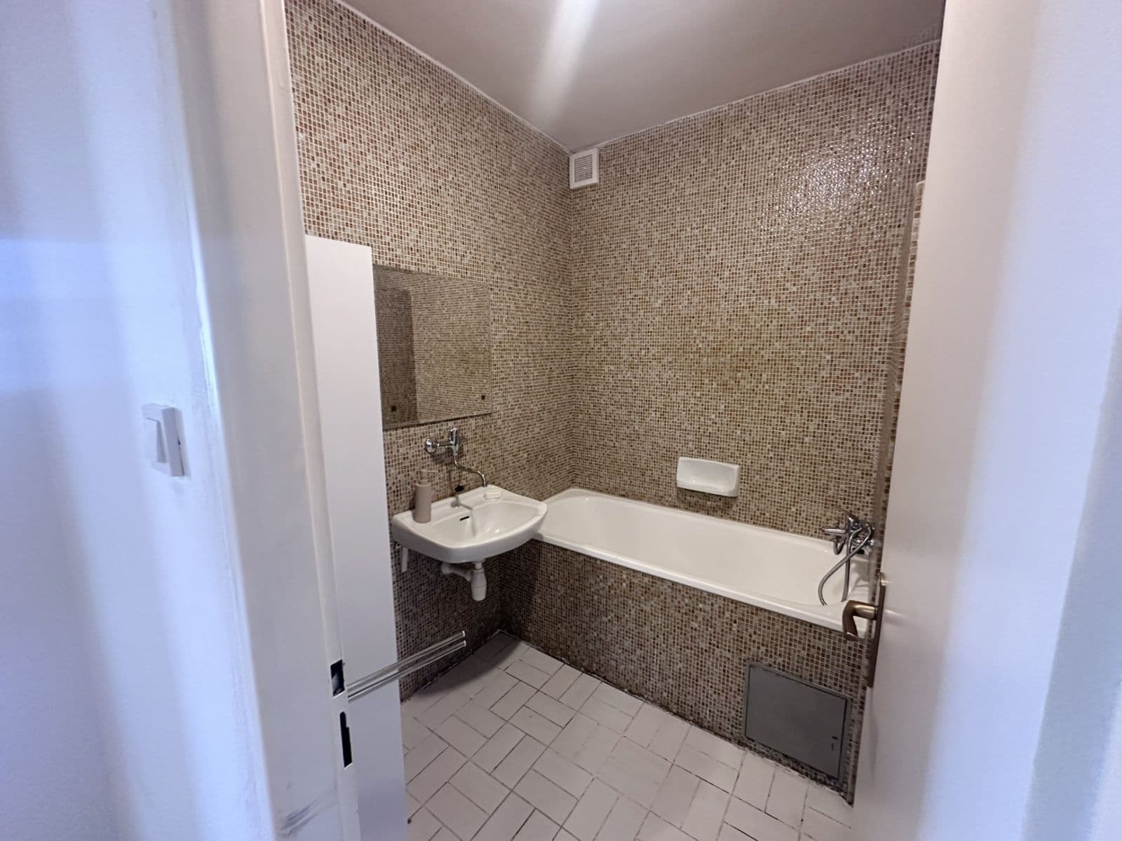 Prodej bytu 2+kk 89 m², Česká, Praha, Praha Prodej bytu 2+kk 89 m², Česká, Praha, Praha