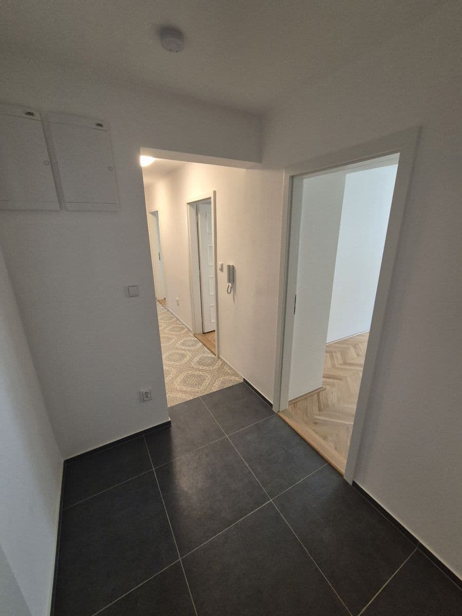 Pronájem bytu 3+1 58 m², Kotěrova, Praha, Praha Pronájem bytu 3+1 58 m², Kotěrova, Praha, Praha
