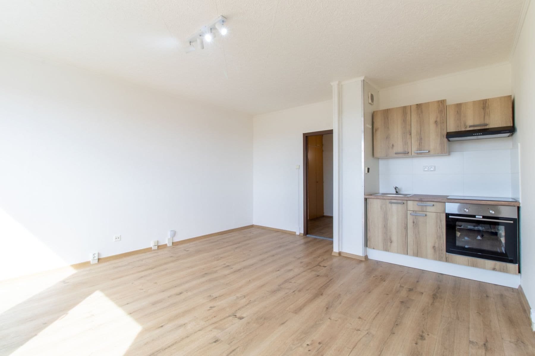 Pronájem bytu 2+kk 45 m², Generála Janouška, Praha, Praha Pronájem bytu 2+kk 45 m², Generála Janouška, Praha, Praha