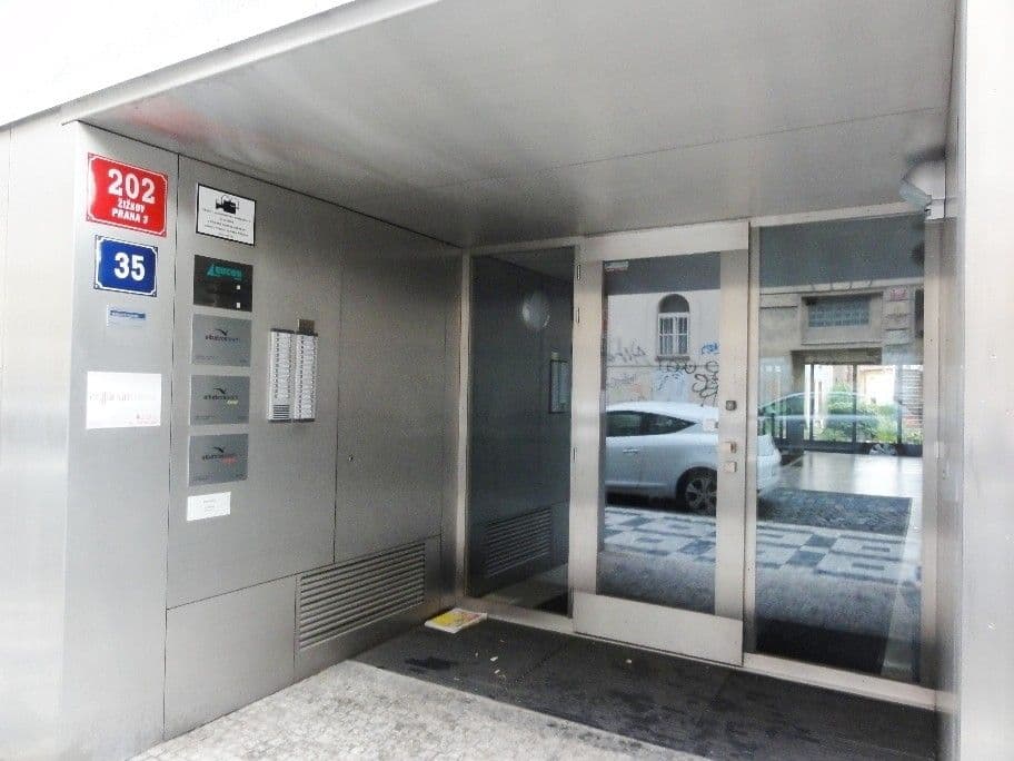 Pronájem garáže 15 m², Štítného, Praha, Praha Pronájem garáže 15 m², Štítného, Praha, Praha