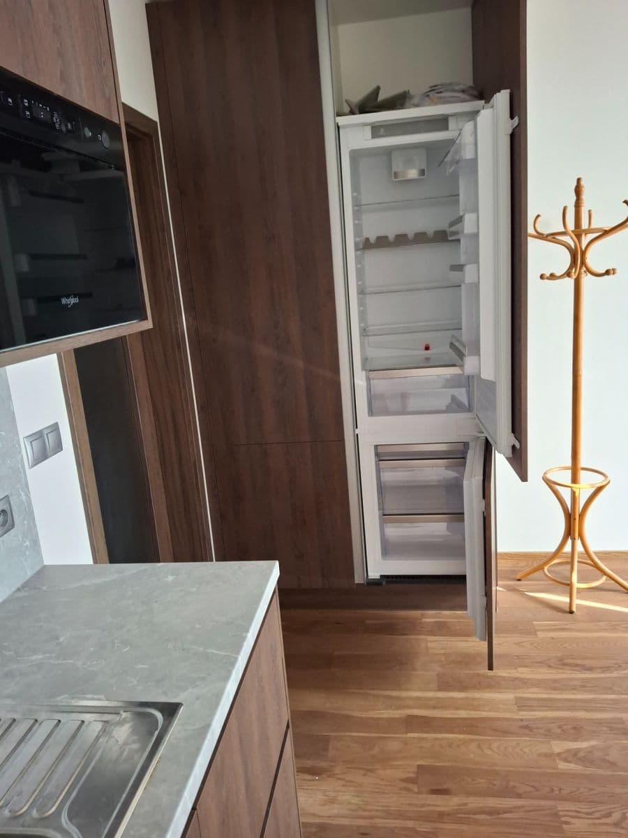 Pronájem bytu 1+kk 28 m², Bassova, Praha, Praha Pronájem bytu 1+kk 28 m², Bassova, Praha, Praha