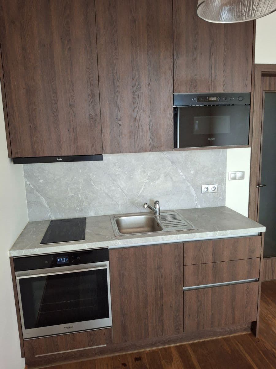Pronájem bytu 1+kk 28 m², Bassova, Praha, Praha Pronájem bytu 1+kk 28 m², Bassova, Praha, Praha
