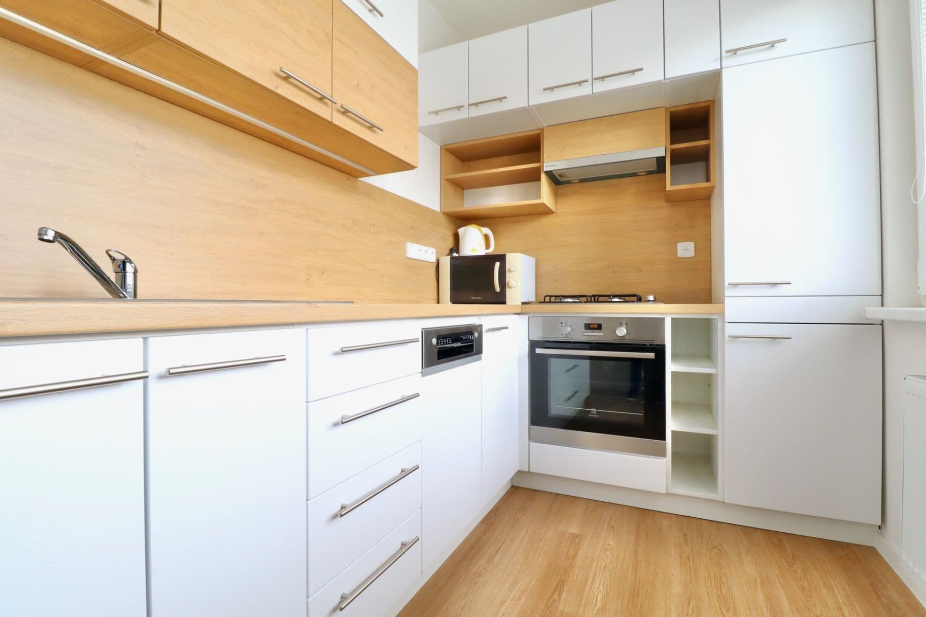 Pronájem bytu 2+1 55 m², Přistoupimská, Praha, Praha Pronájem bytu 2+1 55 m², Přistoupimská, Praha, Praha