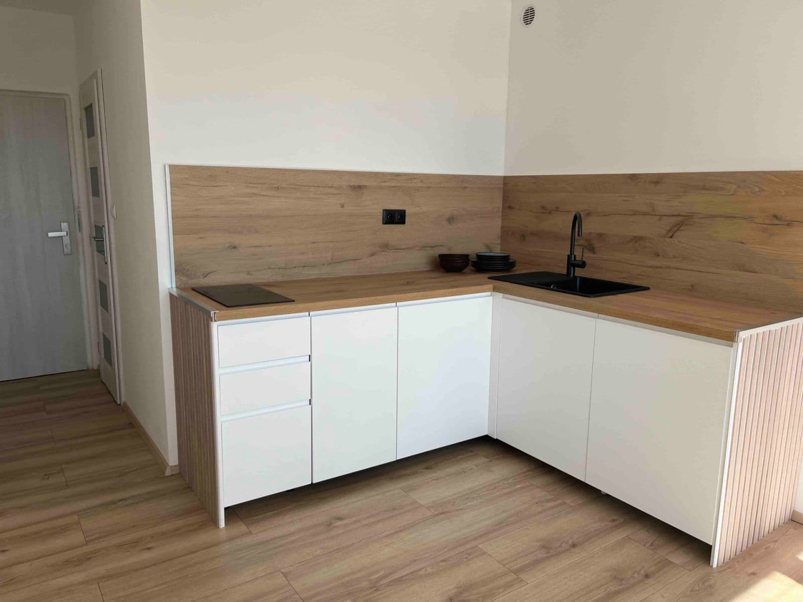 Pronájem bytu 1+kk 22 m², Březová alej, Liberec, Liberecký kraj Pronájem bytu 1+kk 22 m², Březová alej, Liberec, Liberecký kraj