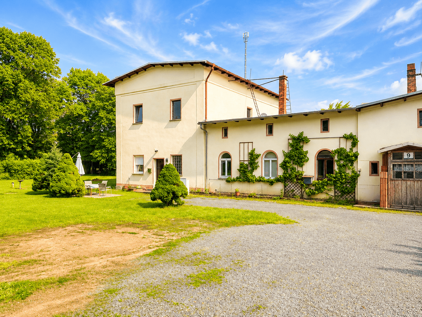 Prodej domu 140 m², pozemek 3.683 m², Colditzer Landstr. 7 + 9, Grimma, Sasko Prodej domu 140 m², pozemek 3.683 m², Colditzer Landstr. 7 + 9, Grimma, Sasko