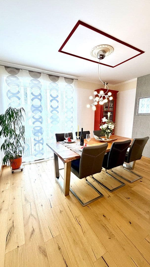Prodej domu 265 m², pozemek 1.029 m², Osterhofen, Bavorsko Prodej domu 265 m², pozemek 1.029 m², Osterhofen, Bavorsko