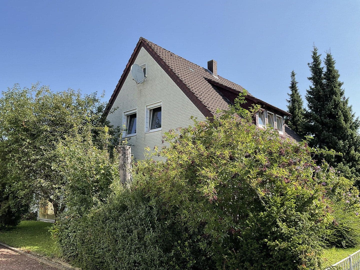 Prodej domu 120 m², pozemek 678 m², Algermissen, Dolní Sasko Prodej domu 120 m², pozemek 678 m², Algermissen, Dolní Sasko