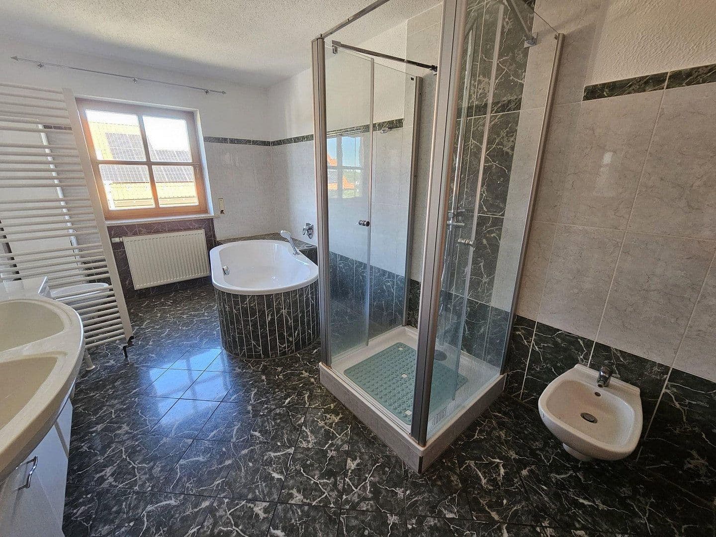 Prodej bytu 4+1 160 m², Tannenweg 8, Bad Griesbach i.Rottal, Bavorsko Prodej bytu 4+1 160 m², Tannenweg 8, Bad Griesbach i.Rottal, Bavorsko